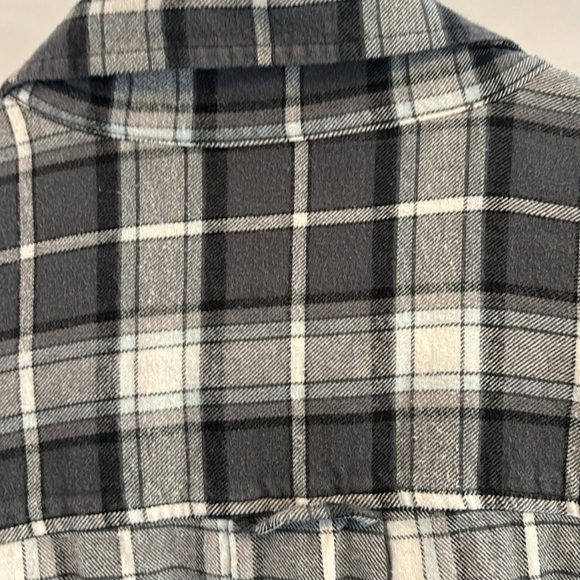 BRANDY MELVILLE GREY AND LIGHTBLUE FLANNEL SHIRT LONG SLEEVES SIZE SMALL - Picture 6 of 6